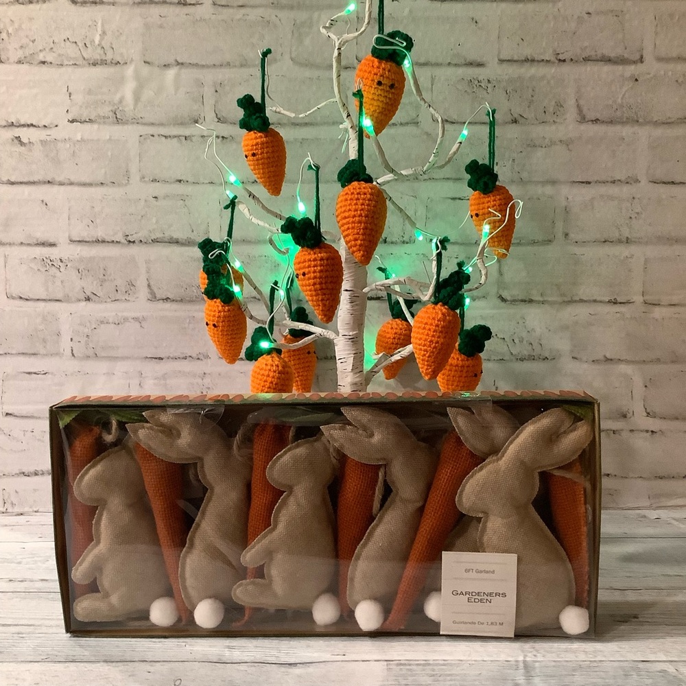Gardeners Eden Rabbit & Carrots Easter Garland